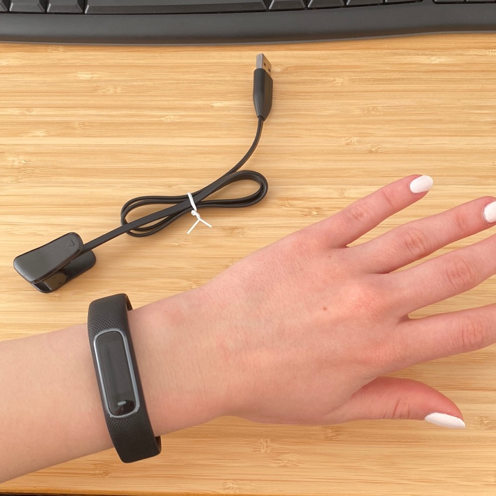 Garmin vivosmart 4 Activity Tracker + Heart Rate - Black small